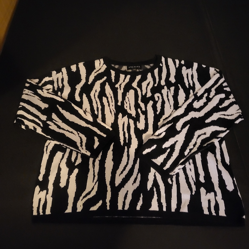 Womens Large Premise Black And White Animal Print Sweater